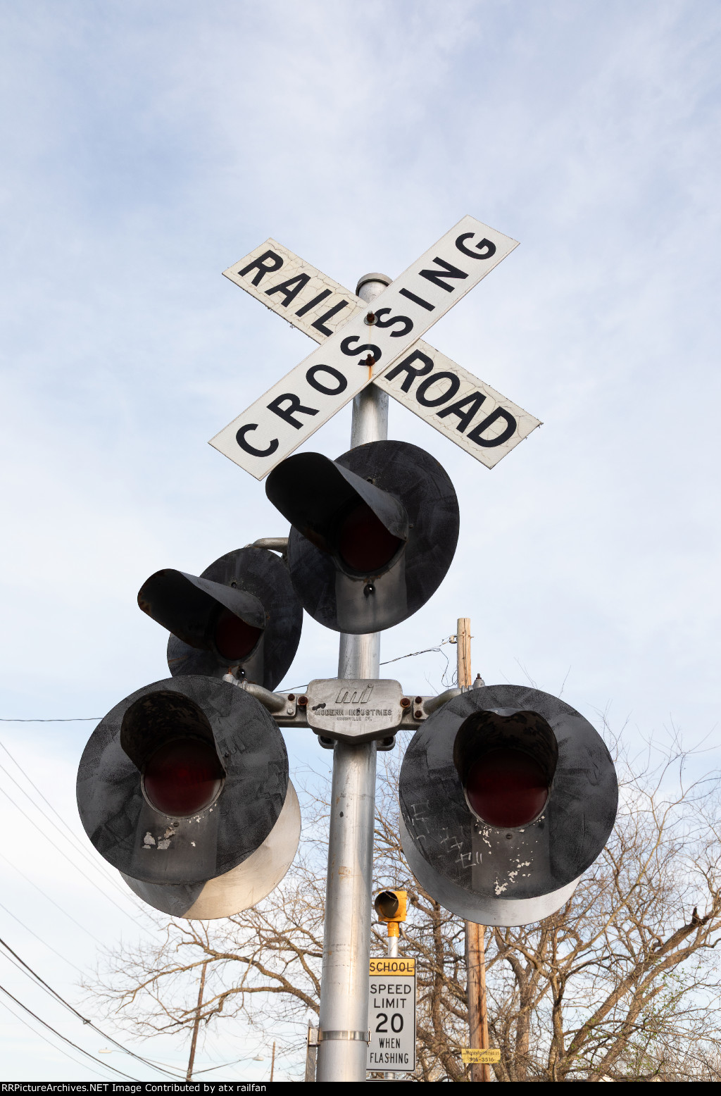 St Elmo Drive grade crossing